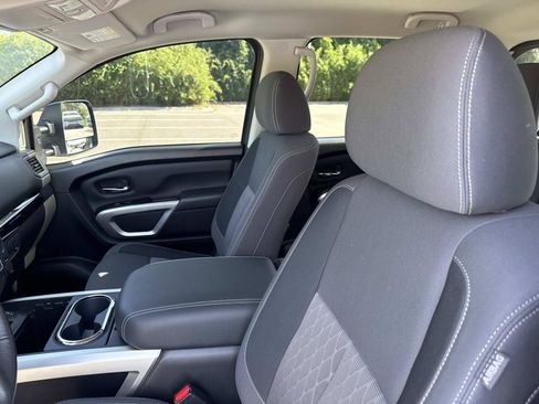 Used 2024 Nissan Titan SV w/ SV Convenience Package RWD image 20