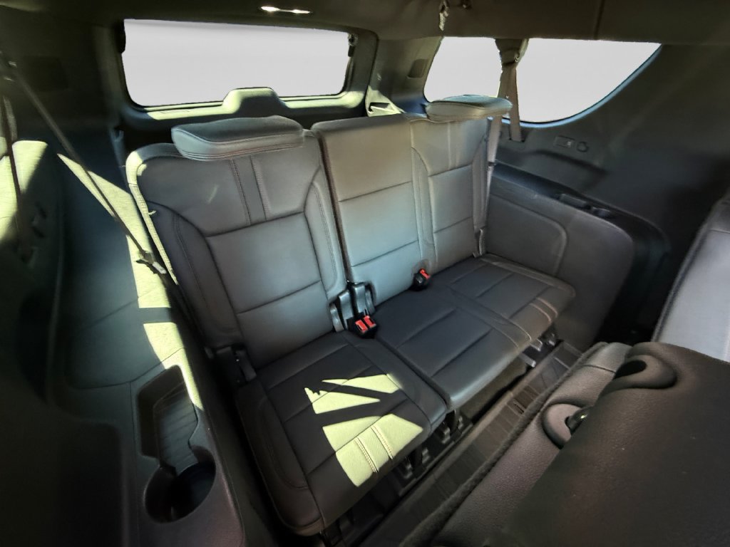 Used 2025 Chevrolet Suburban RST w/ Comfort Package AWD/4WD image 14