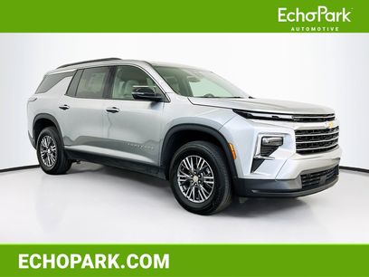 Used 2025 Chevrolet Traverse LT