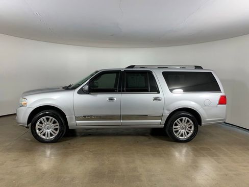 Used 2012 Lincoln Navigator L 4WD image 16