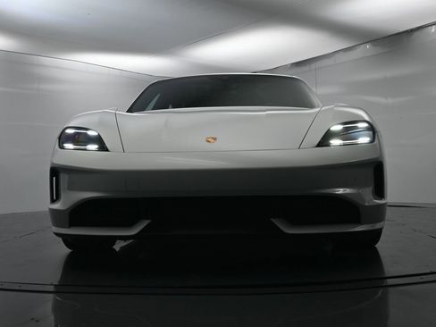 Used 2025 Porsche Taycan image 54