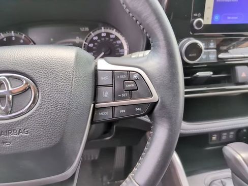 Certified 2025 Toyota Highlander LE FWD image 21