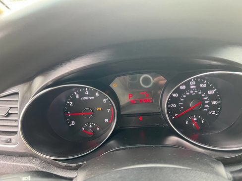Used 2016 Kia Sedona LX w/ Option Group 020 FWD image 16