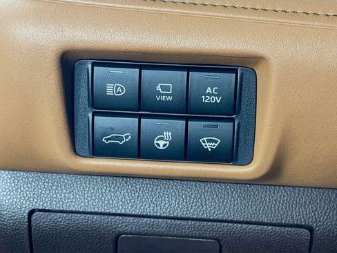 Used 2022 Toyota Highlander Platinum image 11