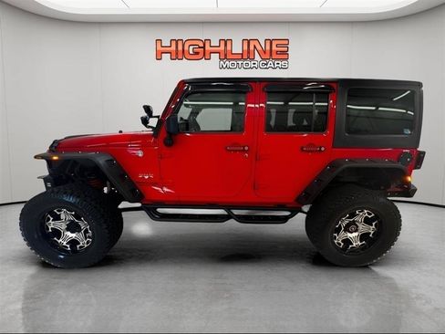 Used 2018 Jeep Wrangler Unlimited Sahara AWD/4WD image 8