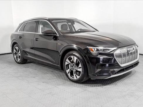 Used 2021 Audi e-tron Premium w/ Towing Package image 11