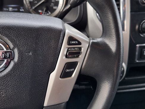 Used 2017 Nissan Titan SV image 19