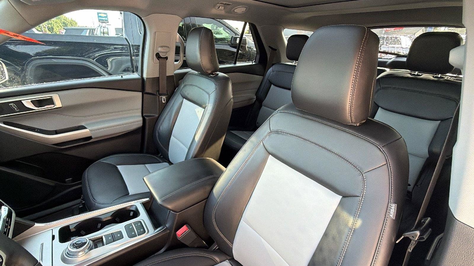 Used 2023 Ford Explorer XLT w/ Equipment Group 202A RWD image 5