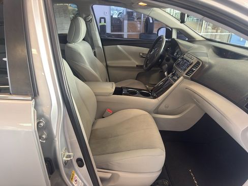 Used 2010 Toyota Venza image 17
