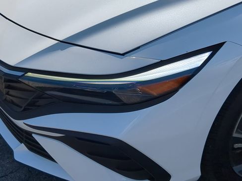 Used 2025 Hyundai Elantra Sport image 7