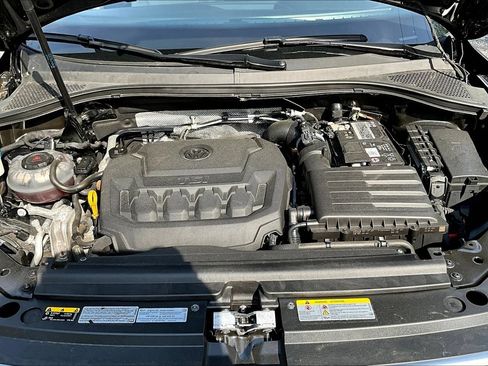 Used 2021 Volkswagen Tiguan SEL AWD/4WD image 32