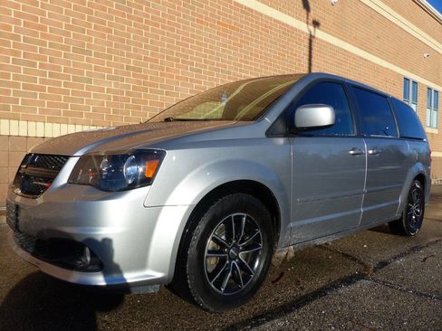 Used 2016 Dodge Grand Caravan SXT image 5