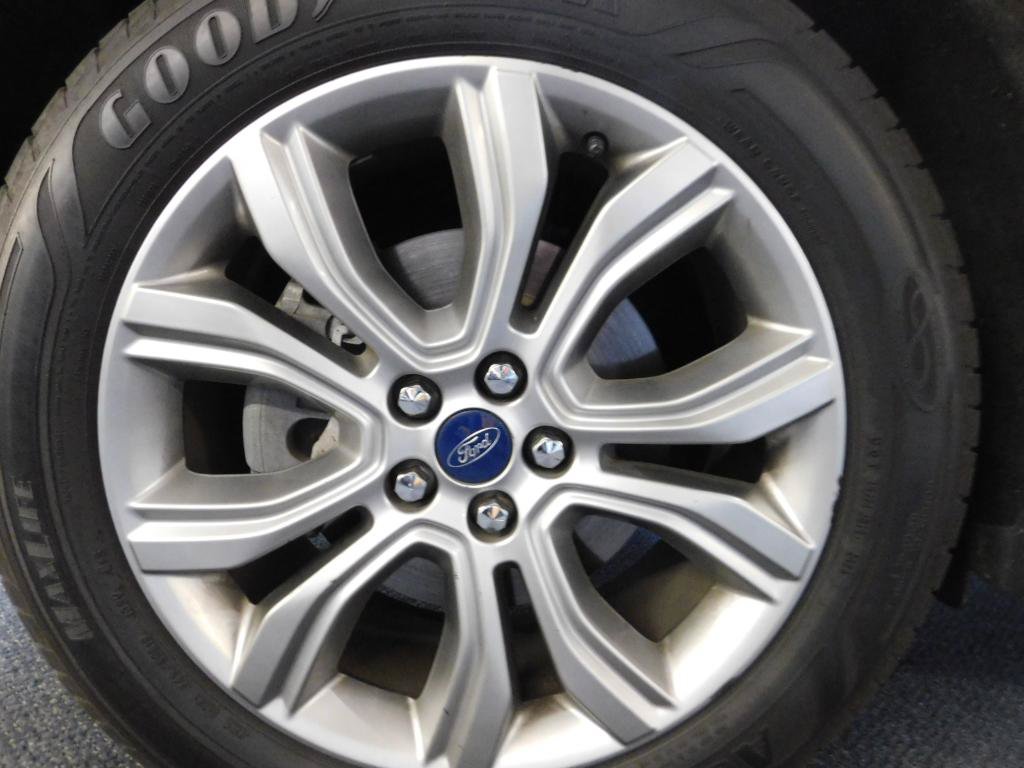 Used 2019 Ford Edge Titanium FWD image 21