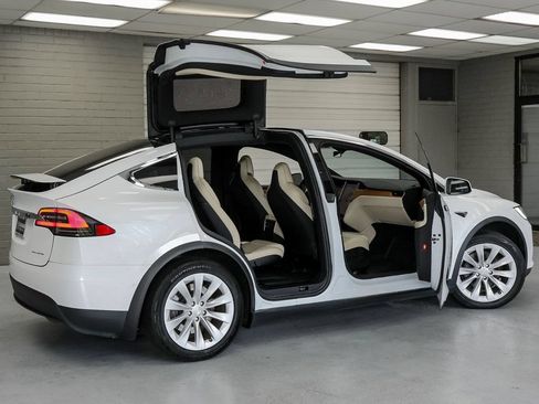 Used 2020 Tesla Model X AWD/4WD image 27