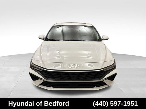 Used 2025 Hyundai Elantra SEL FWD image 2