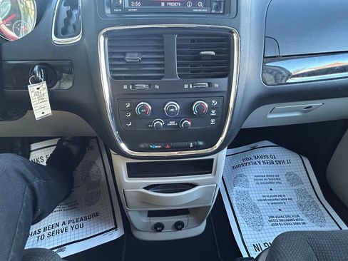 Used 2018 Dodge Grand Caravan SE FWD image 16