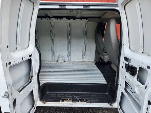 Used 2015 Chevrolet Express 2500 Extended RWD image 13