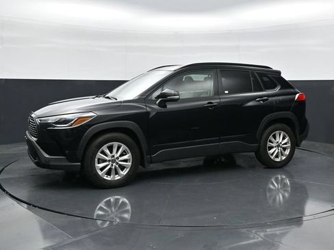 Used 2023 Toyota Corolla Cross LE w/ Moonroof Package AWD/4WD image 6