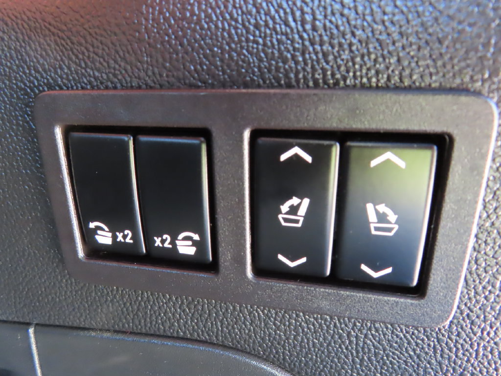 Used 2020 Chevrolet Suburban LT AWD/4WD image 24