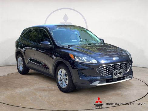 Used 2021 Ford Escape SE image 1