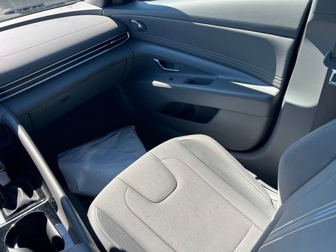 Certified 2025 Hyundai Elantra SEL FWD image 13