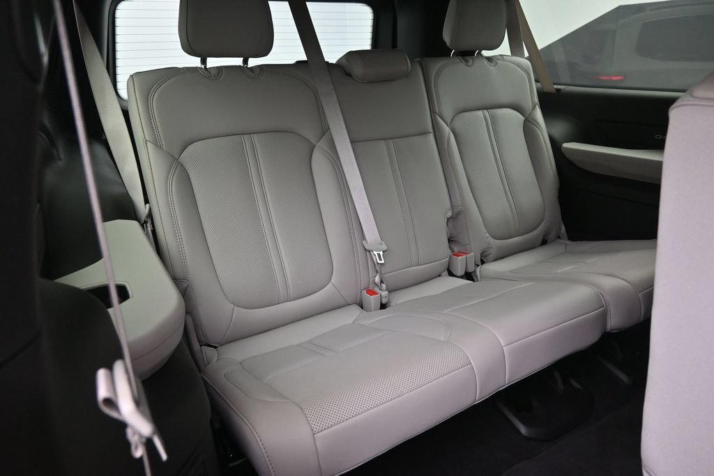 Used 2025 Jeep Wagoneer L 4WD image 16