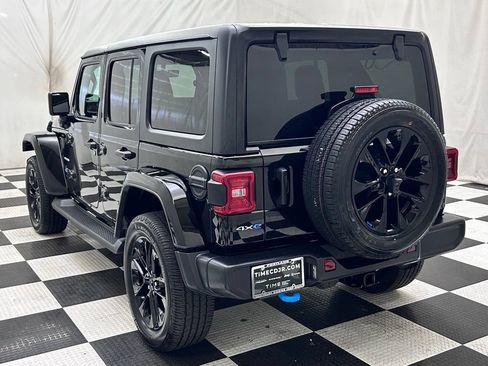 Used 2023 Jeep Wrangler Unlimited Sahara w/ Cold Weather Group AWD/4WD image 5