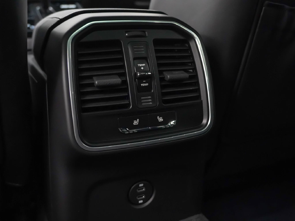 Certified 2026 Porsche Macan AWD/4WD image 20