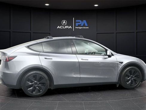 Used 2025 Tesla Model Y Long Range AWD/4WD image 25