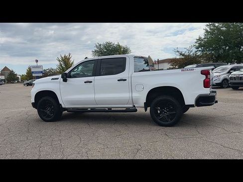 Used 2025 Chevrolet Silverado 1500 Custom Trail Boss w/ Turbomax Blackout Package AWD/4WD image 31