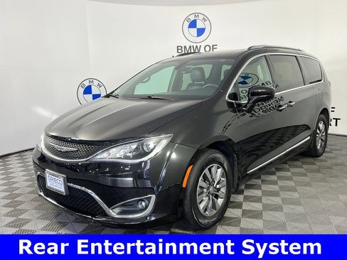 Used 2019 Chrysler Pacifica Touring-L image 3