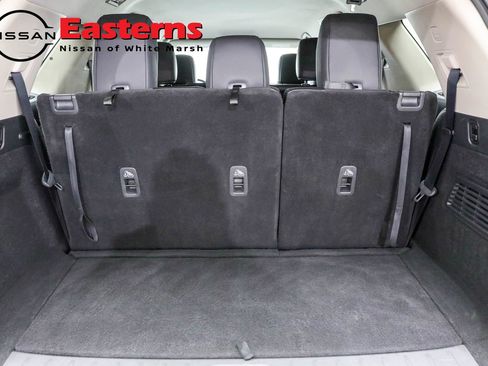 Used 2023 Nissan Pathfinder SL AWD/4WD image 9