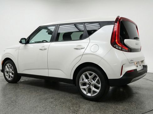 Used 2025 Kia Soul LX w/ LX Technology Package FWD image 5