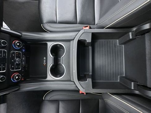 Used 2023 Chevrolet Suburban Premier image 40