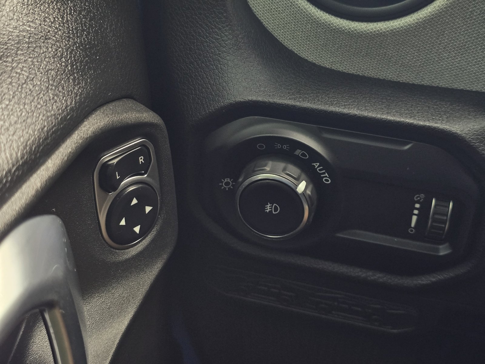 Used 2024 Jeep Wrangler 4WD S image 22