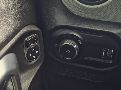 Used 2024 Jeep Wrangler Unlimited Sport AWD/4WD image 22