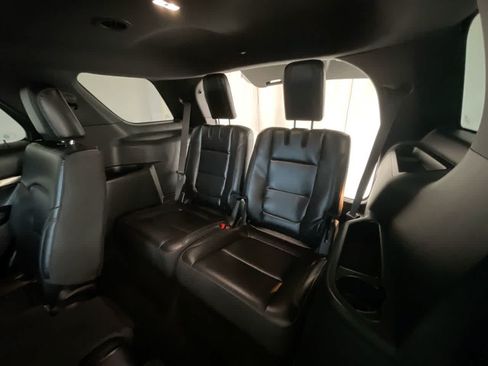 Used 2018 Ford Explorer XLT w/ Equipment Group 202A AWD/4WD image 24