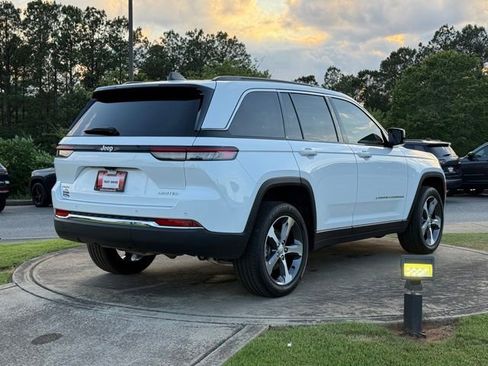 Used 2025 Jeep Grand Cherokee Limited w/ Trailer Tow Package AWD/4WD image 7