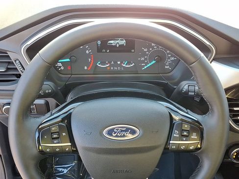 Used 2022 Ford Escape SE w/ Cold Weather Package image 18