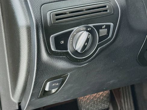 Used 2019 Mercedes-Benz GLC 300 image 11