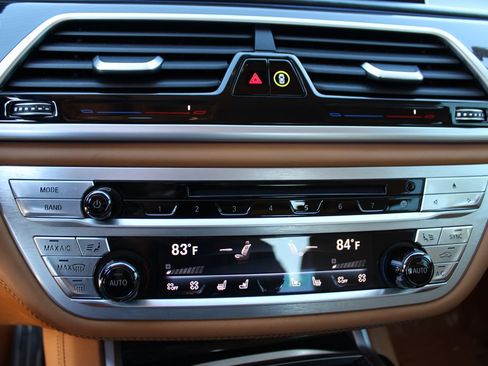 Used 2018 BMW 740i image 34