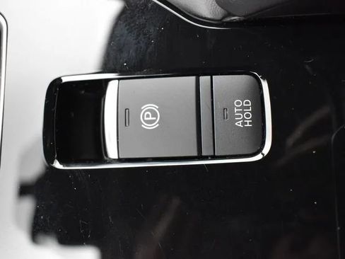 Used 2025 Mitsubishi Outlander SE image 34