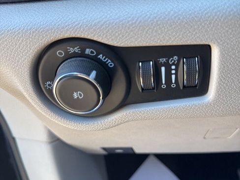 Used 2021 Chrysler Pacifica Touring-L w/ Uconnect Theater Family Group image 15