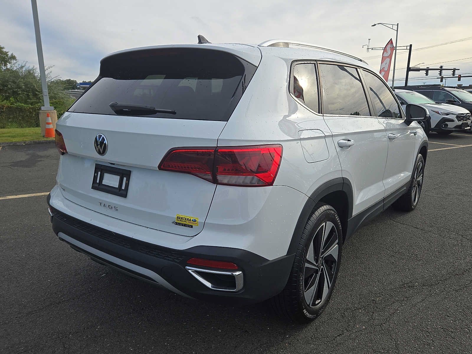 Used 2024 Volkswagen Taos SE w/ Panoramic Sunroof Package AWD/4WD image 6