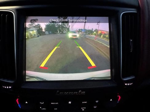 Used 2018 Maserati Levante image 25