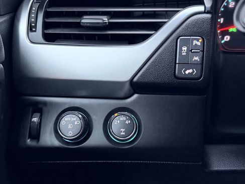 Used 2016 Chevrolet Suburban LT image 12