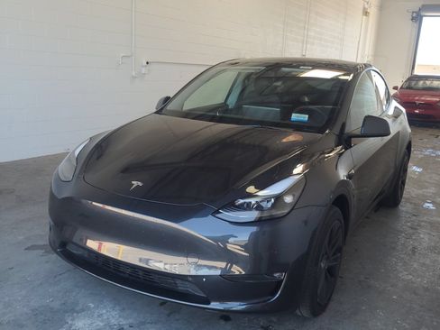 Used 2024 Tesla Model Y Long Range AWD/4WD image 9
