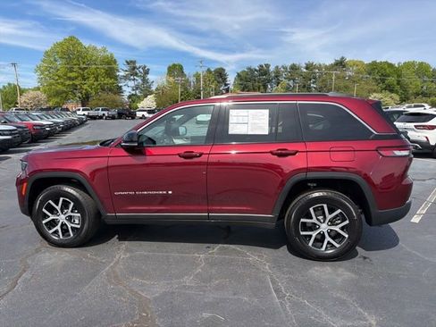 Used 2025 Jeep Grand Cherokee Limited image 4