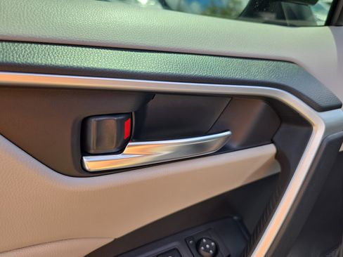 Used 2025 Toyota RAV4 XLE image 18