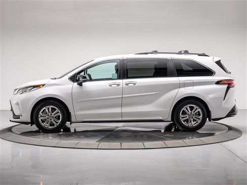 Used 2023 Toyota Sienna XSE w/ Protection Package (TMS) image 2